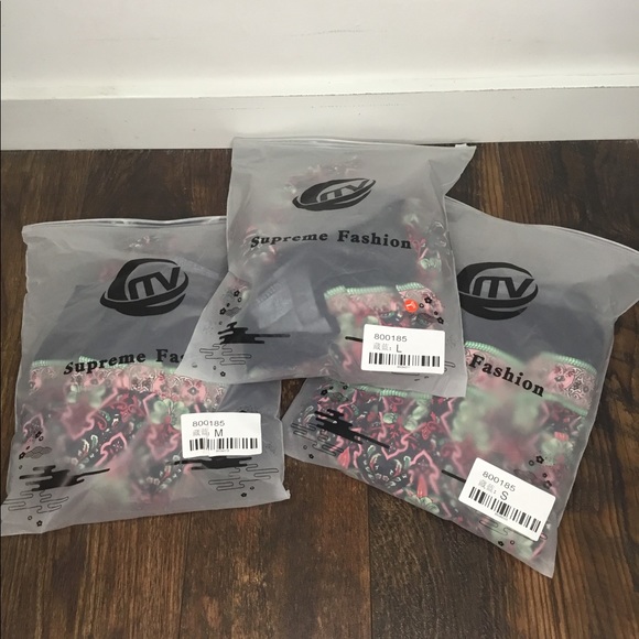 ✨HP✨V Neck Floral Mini Dress - Picture 3 of 3